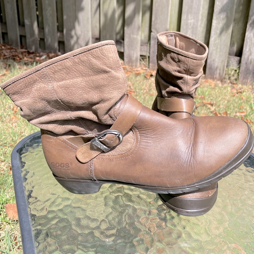 Pre-owned Ladies Bogs Cassie slouch booties, size 10